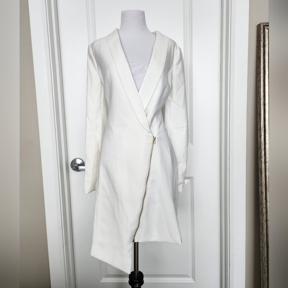 NWT Asymmetric White Low V Front Dress